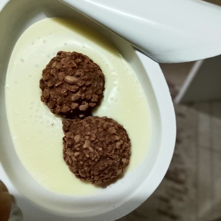 Kinder Joy’da Beyaz Kabarcıklar Ve Tabaka Görüntüsü Güveni Sarsıyor