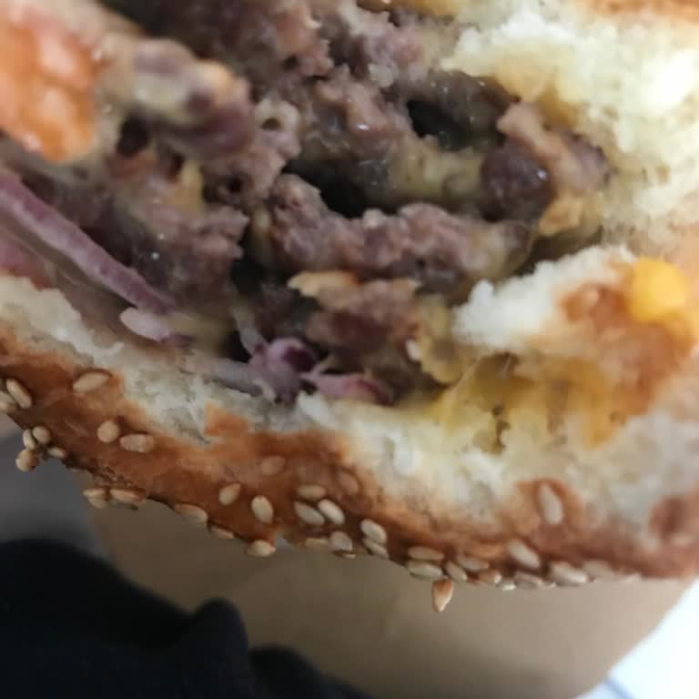 Çiğ Hamburger Ve Cevapsız İşlem