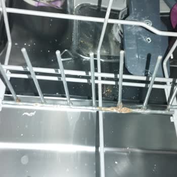 Arçelik Bulaşık Makinesi Sepetinde Boya Kalkması Ve Paslanma Ücretsiz Değişim Talebi