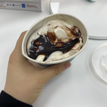 Tıkla Gelsin Üzerinden Siparişlerde Erimiş Dondurma Ve Soğuk Hamburger İçin Tam İade Talebi