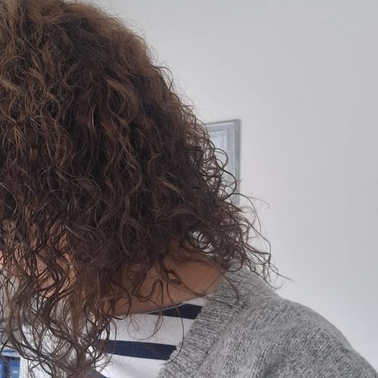 Neva Color Saç Boyası Yanlış Renk Verdi: Açık Saçlarım Simsiyah Oldu