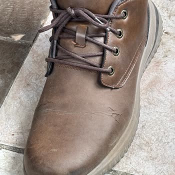 Skechers Mağazası Çatlamış Ayakkabının Teknik İncelemesini Reddetti