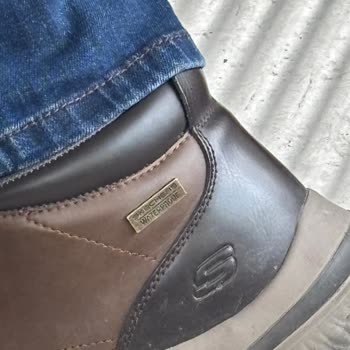 Skechers Mağazası Çatlamış Ayakkabının Teknik İncelemesini Reddetti