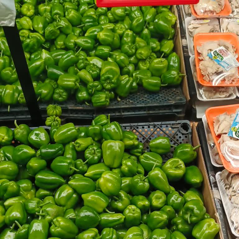 Sebze Ve Meyve Fiyatlarında Aşırı Artış: Kapya Biber 180 TL