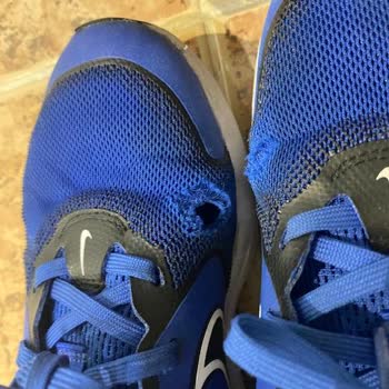 Nike Ayakkabısı Kısa Kullanımda Yırtıldı Ve Boyner'den Cevap Gelmedi