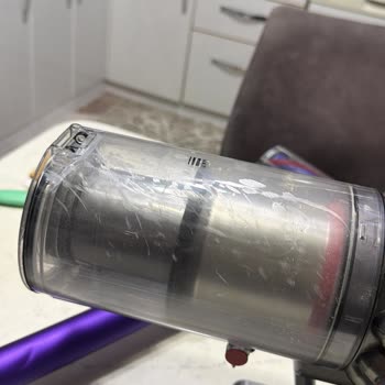 Dyson Servisinden Çizik Ve İkinci El Görünümlü Süpürge