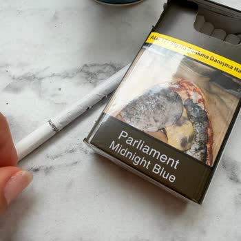 Parliament Midnight Blue Paketi Bozuk Sigara İçeriyor