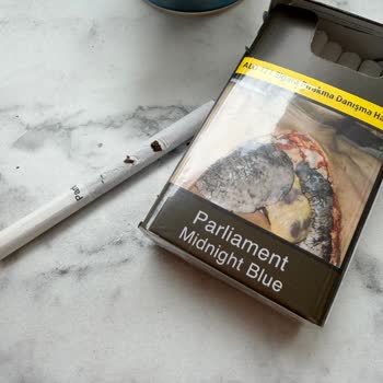 Parliament Midnight Blue Paketi Bozuk Sigara İçeriyor