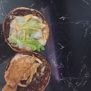 Hey Döner Göztepe Şubesinde Yanmış Ekmeği Ve Bayat Patatesiyle Çocukları Aç Bırakan Burger