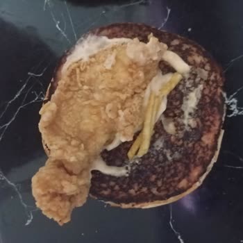 Hey Döner Göztepe Şubesinde Yanmış Ekmeği Ve Bayat Patatesiyle Çocukları Aç Bırakan Burger