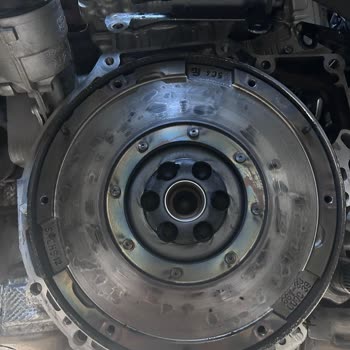 Ford Courier’da 5544 Km’de Debriyaj Ve Volan Arızası, 14 Gün Servis Beklemesi Ve İkame Araç Yok