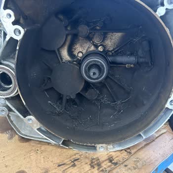 Ford Courier’da 5544 Km’de Debriyaj Ve Volan Arızası, 14 Gün Servis Beklemesi Ve İkame Araç Yok