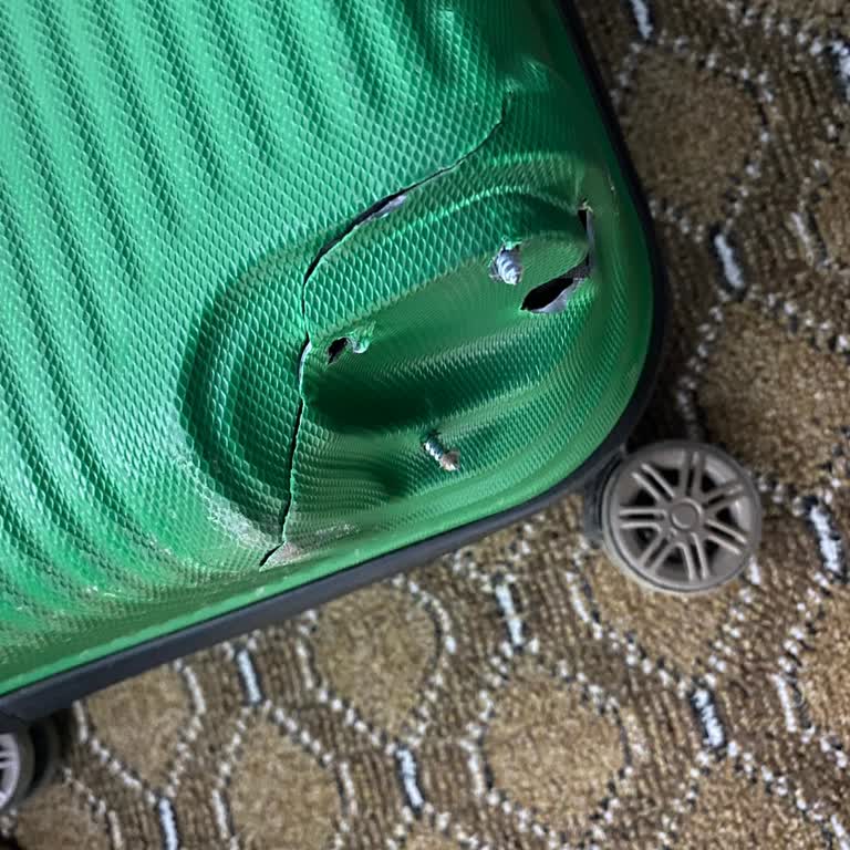 Van Havalimanı’nda Kırılan Samsonite Valizim İçin Cevapsız İletişim Ve Tam Tazminat Talebi