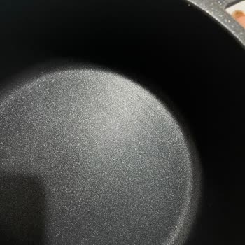 Yanıltıcı Etiket Ve Kısa Sürede Çizilen Döküm Tencere Seti