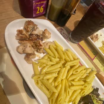 İstMarina AVM Tavuk Dünyası Şubesinde Saygısız Davranış Ve Uzun Bekleme Süresi