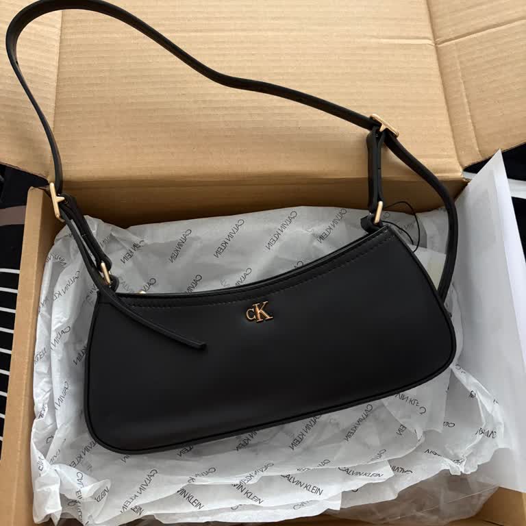 Toz Torbasız Çanta Aldım, Calvin Klein’den Ücretsiz Tamamlamayı Talep Ediyorum