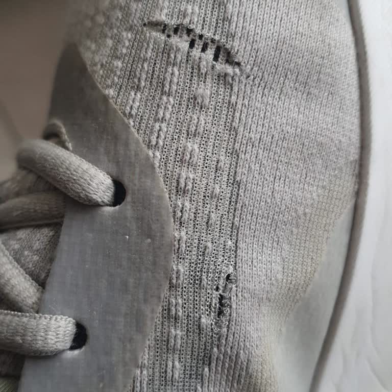 Barçın Mağazasından Alınan Nike Spor Ayakkabıda Üretim Kaynaklı Kumaş Yırtılması Ve Garanti Reddi
