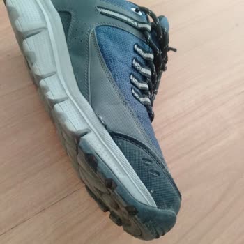 Kısa Sürede Taban Dikişi Atan Skechers Outdoor Ayakkabıda Üretim Hatası İddiası