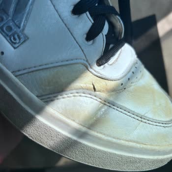 Adidas Ayakkabısında Erken Çatlama Ve Sararma, İade İstiyorum