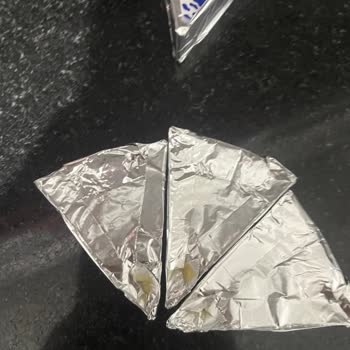 BİM Bursa Şubesinde Üçgen Peynirde Sızıntı Ve Hijyen Endişesi