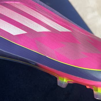 Adidas F50 Model Kramponunda Garip Delikler: Ürün Ayıplı Ve İade Talebi