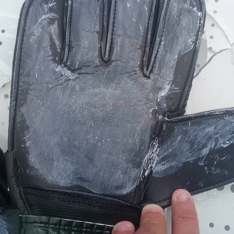 Kullanılmış Görünen Kaleci Eldiveni İçin Hemen Değişim Talebi