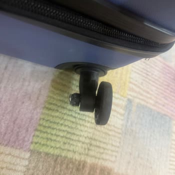 North Pacific Valizinin Tekerlek Kırılması Ve Yedek Parça Talebi