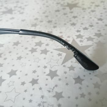 Ray‑Ban Gözlüğünün Yan Kol Lastiği Çatladı Ve Değişim İstendi