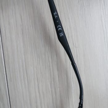 Ray‑Ban Gözlüğünün Yan Kol Lastiği Çatladı Ve Değişim İstendi