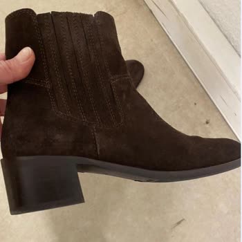 Dar Ve Sert Bot Ayak Yarası Yaptı, İade Talebine Yanıt Alınamadı