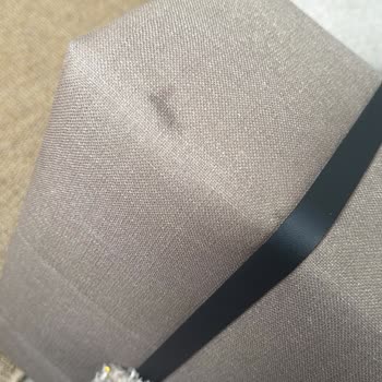 Su Damlası Bile Leke Bırakan Kumaş, Temizleme Zor