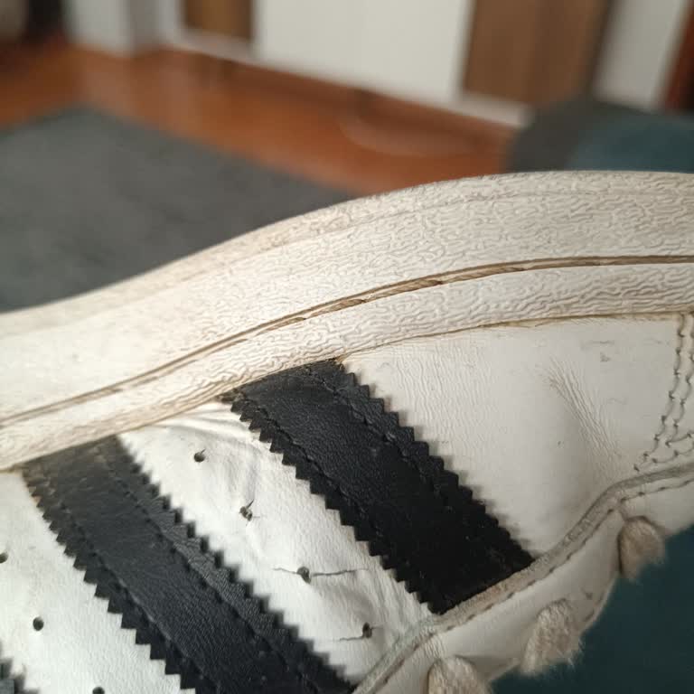 Adidas Superstar Ayakkabısında Kısa Sürede Deri Çatlakları Ve Üretim Hatası İddiası