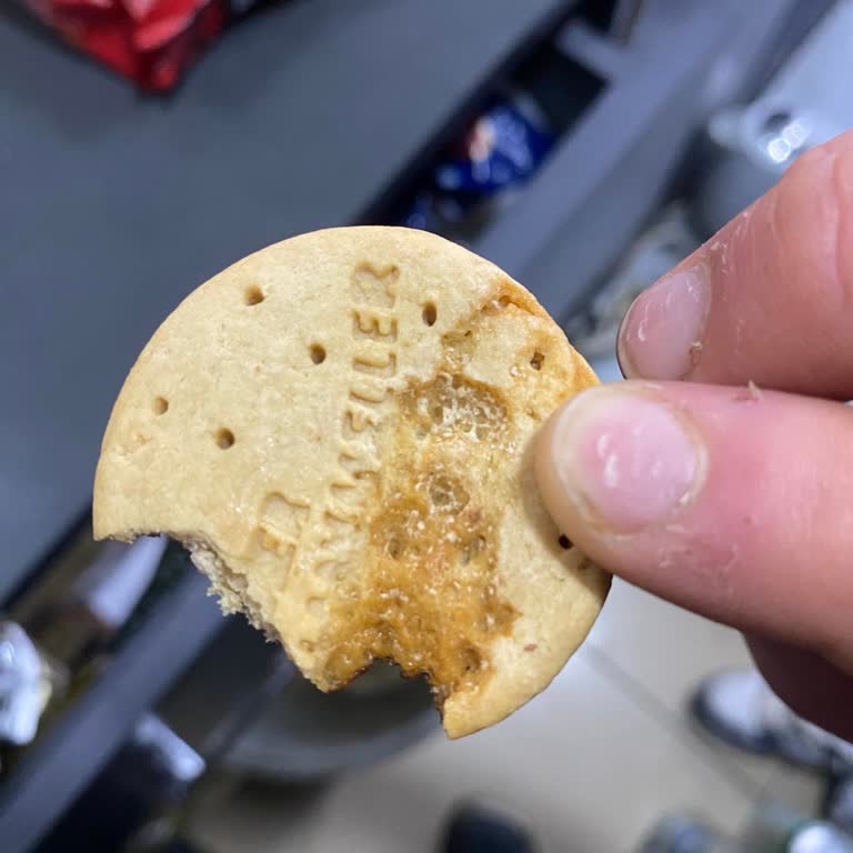 Ülker Hanımeller Şeften Çikolatalı Tart’ta Şekil Bozuk Kurabiye Üretim Hatası