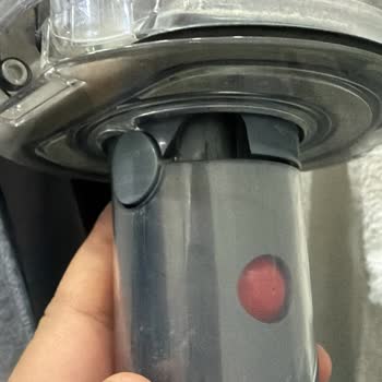 Dyson Gen5 Süpürgenin Siklon Bölgesi Çarpmaya Rağmen Çatladı Ve Ücretsiz Parça Değişimi Talebi