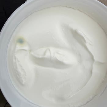 BİM Şubesinde Süresi Geçmiş Yoğurt Satışı Ve Ciddiyetsiz Yaklaşım