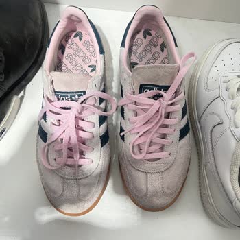 Trendyol, Adidas Ayakkabıda 2 Yıllık Garanti Süresini 6 Aya Düşürerek Tüketiciyi Mağdur Ediyor