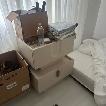 Kurulum Hâlâ Yapılmayan Yatak Odası Ve Yemek Takımındaki Eksik Ve Yanlış Parçalar