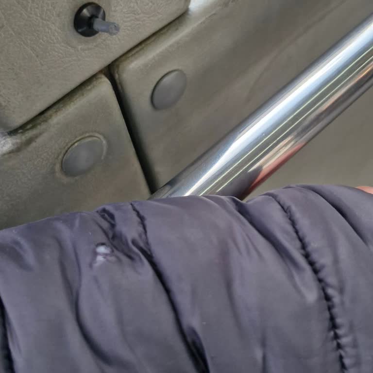 İETT Otobüsünde Aniden Sert Fren Ve Sivri Parça Nedeniyle Montum Yırtıldı Tazmin Talebi