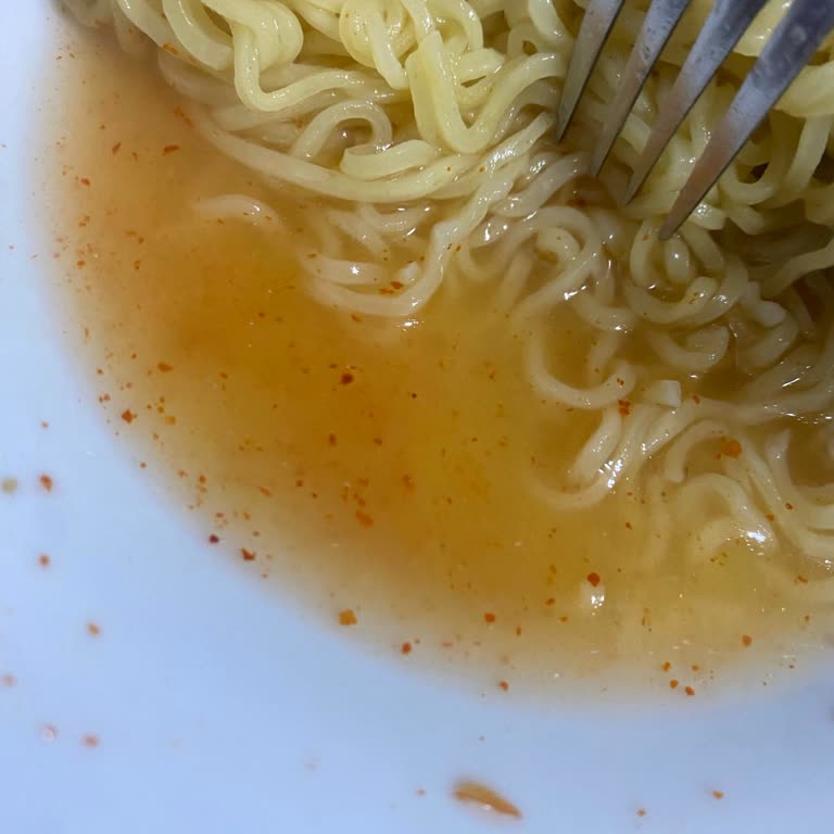 BİM'den Satın Alınan Indomie Noodle’da Kötü Koku Ve Renk Sorunu
