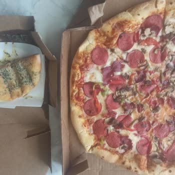 Ezilen Pizza Kutusu Ve Yağ Tabakası: İki Gün Süren Geri Dönüşsüz İletişimsizlik