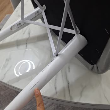 Kısa Sürede Deforme Olan Mobilyalar Ve Mağazanın Cevapsız Tutumu