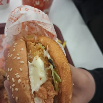 Böcekli Yiyecek Ve Müdürün İthamı