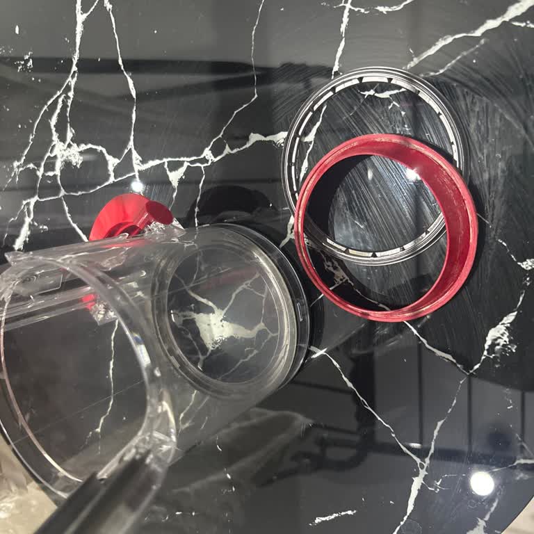 Dyson V12 Süpürge Haznesi Lastiği Oturmuyor