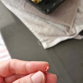 Çocuk Oyun Hamurunda Keskin Parçalar Çıktı Kızım Avucuna Battı