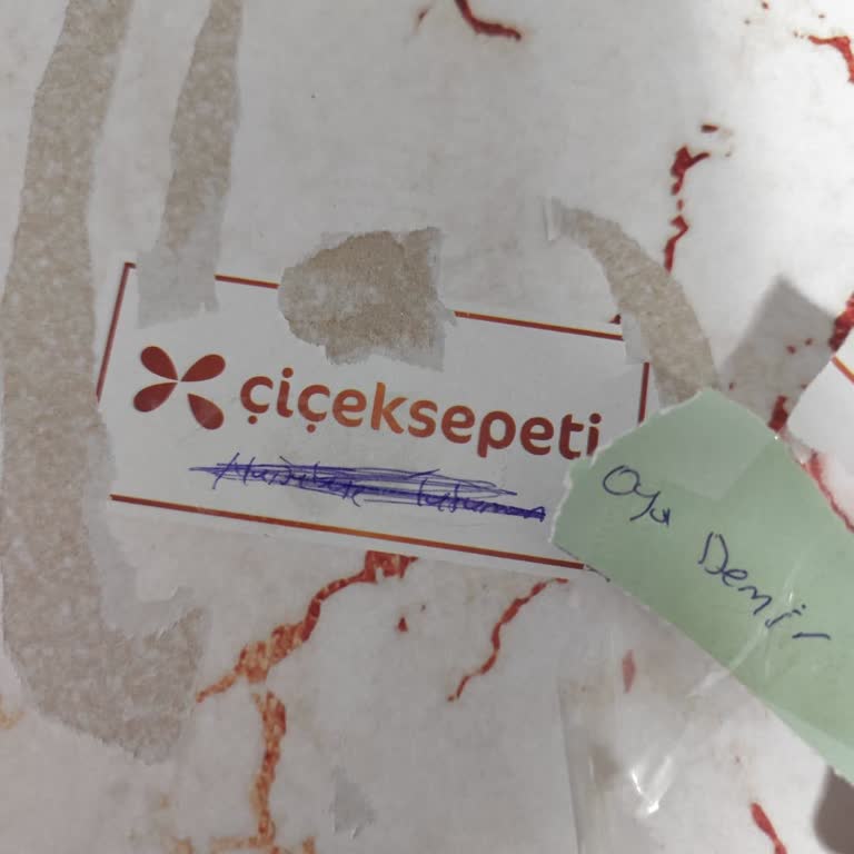 Özensiz Ve Kullanılmış Doğum Günü Hediyesi Kutusundan Hayal Kırıklığı