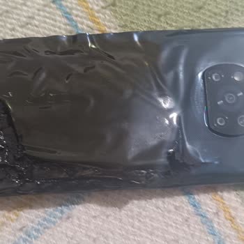 Patlayan Poco X3 NFC Telefon Ve Şirketin Cevap Vermemesi