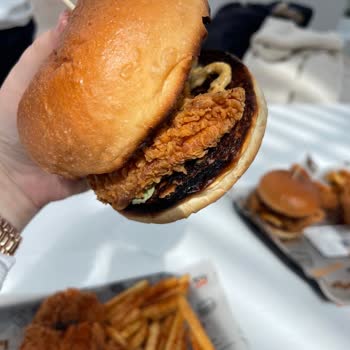 Cajun Corner’da Soğuk Ve Bayat Ürünlerle 23 Dakika Bekleme Ve Müdürün Kaba Davranışı