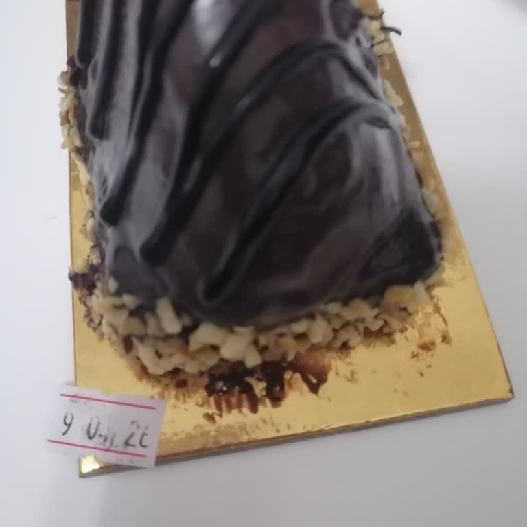 Son Kullanma Tarihine Yakın Yaş Pasta Ve Kalitesiz Ponçik Ekmek Şikâyeti