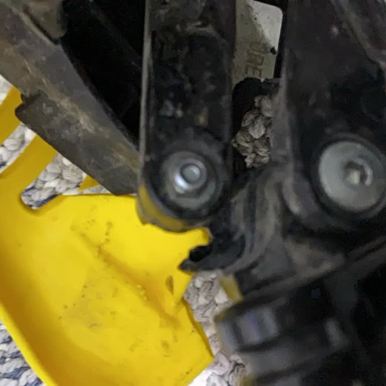 Pilsan Scooter Ön Bağlantı Parçası Kırıldı, Yedek Parça Ve Destek Yok