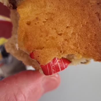 A101 Kekspır Meyveli Kekte Ambalaj Parçası Bulundu, Sağlık Tehlikesi